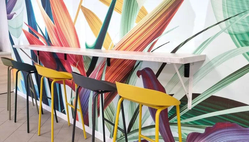 Kolory we wnętrzach a wybór mebli – przewodnik dla niezdecydowanych